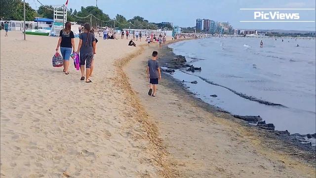 Анапа Центральный пляж сегодня 12 августа 2025. Обстановка на пляже в Анапе. Погода в Анапе сейчас