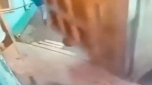 В Новосибирске около кафе-бара «У дороги» водитель грузовика дважды сдал назад на людей. ДТП