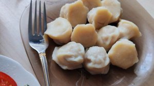 Деревенский ужин, пельмени и помидоры со своего огорода, уют в деревне