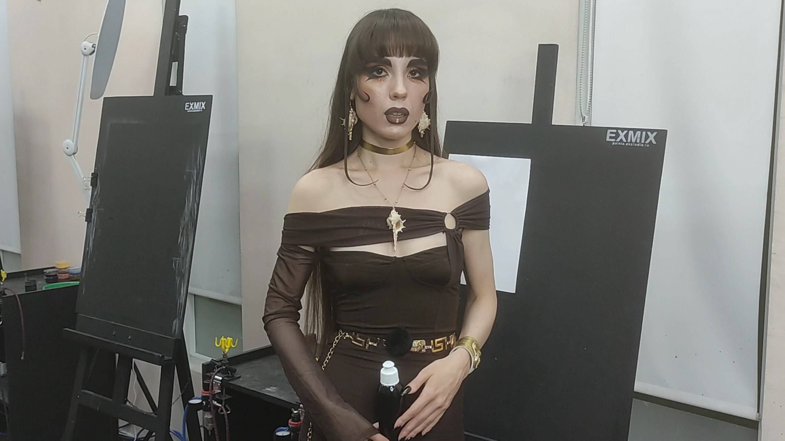 Обучение технике разбавления краски для аэрографа: настройка оборудования и выбор расстояния смотреть онлайн