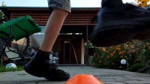 показываю как научиться делать финт ножницы