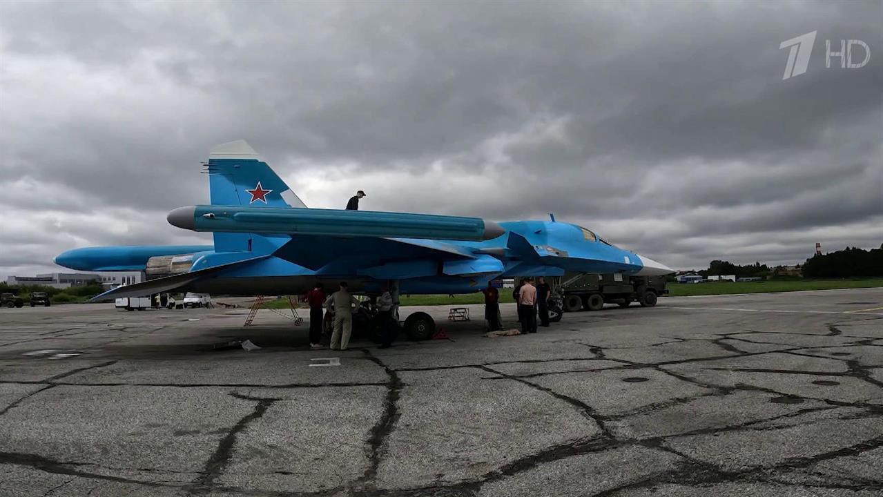 Минобороны получило очередную партию новых истребителей-бомбардировщиков Су-34