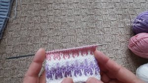 Трехцветный жаккардовый узор.