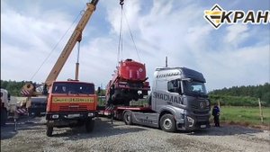 Выгрузка с трала топливозаправщика.