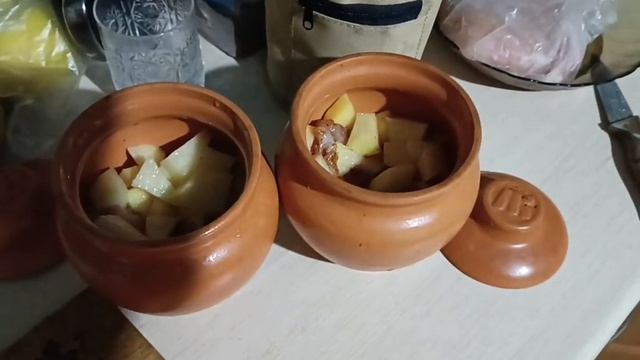 Готовим горшочки в духовке с мясом 😊