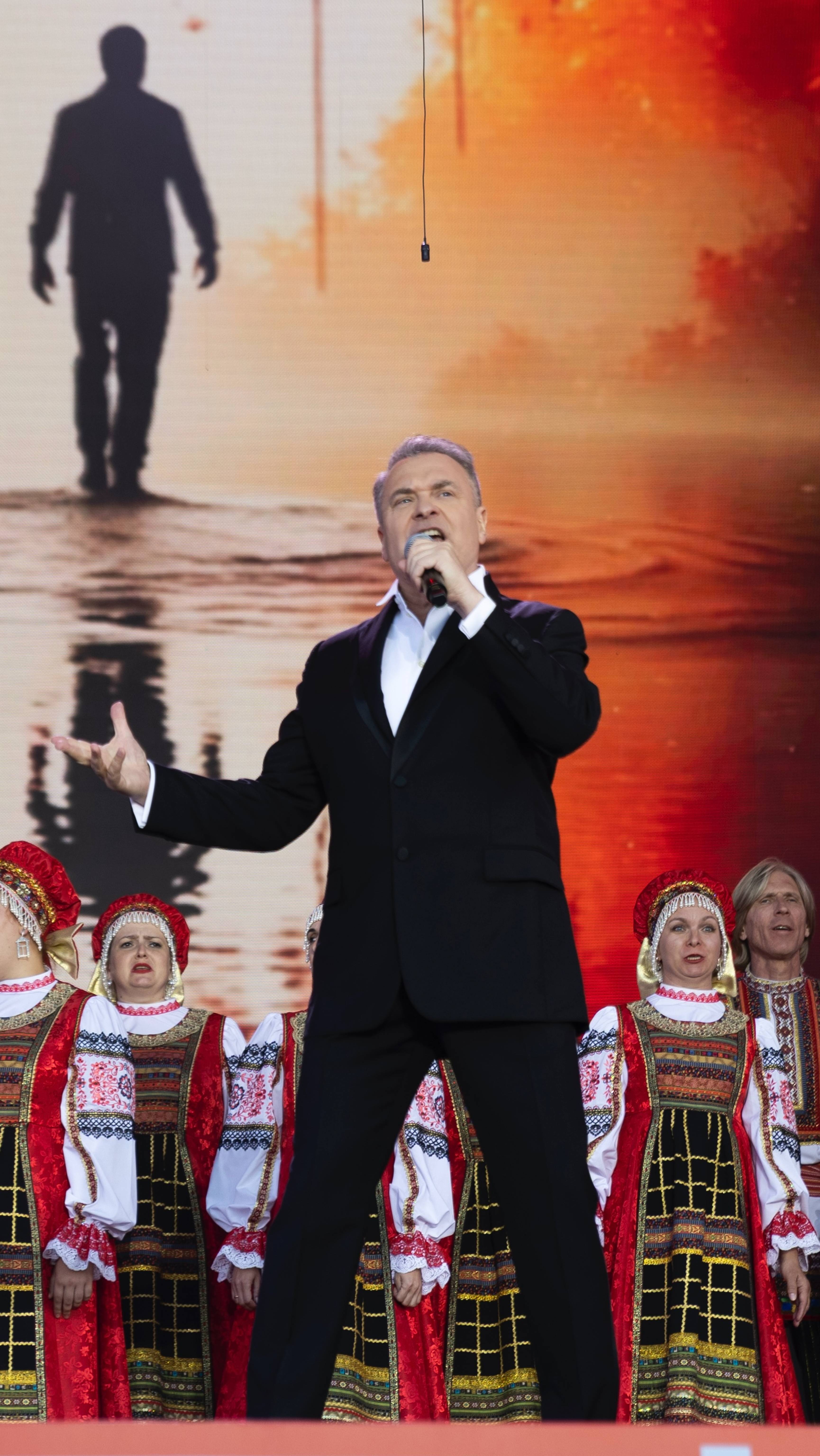 Мощная песня! Воздастся! Лжецу и праведнику всё воздастся! На Русском поле! Александр Добронравов смотреть онлайн