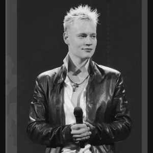 Всем Добрый вечер... Живём и радуемся сейчас, ибо нельзя прошагать заново свою жизнь...