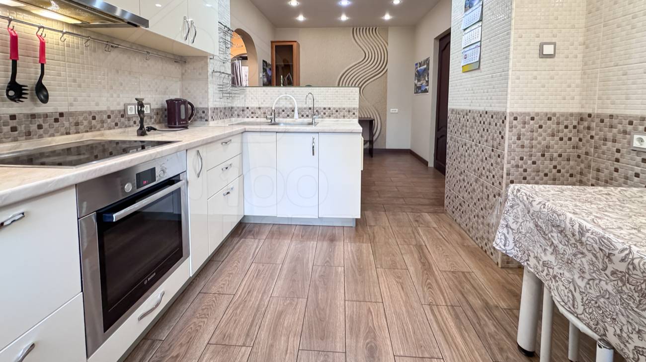 Рум-тур по 4-к квартире на Красных Мадьяр, 80 (аренда, Иркутск) смотреть онлайн