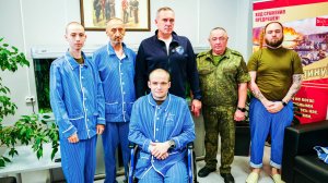Руслан Кухарук в госпитале навестил раненых югорчан