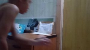 злой офисный работник ломает ноутбук apple iphone 1 часть