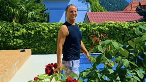 КРЫМ-ЯЛТА-КОНЦЕРТ.ИГОРЬ САРУХАНОВ Песня "Зеленые глаза".РЕСТОРАН-СПОРТ.КЗ Юбилейный.Море.