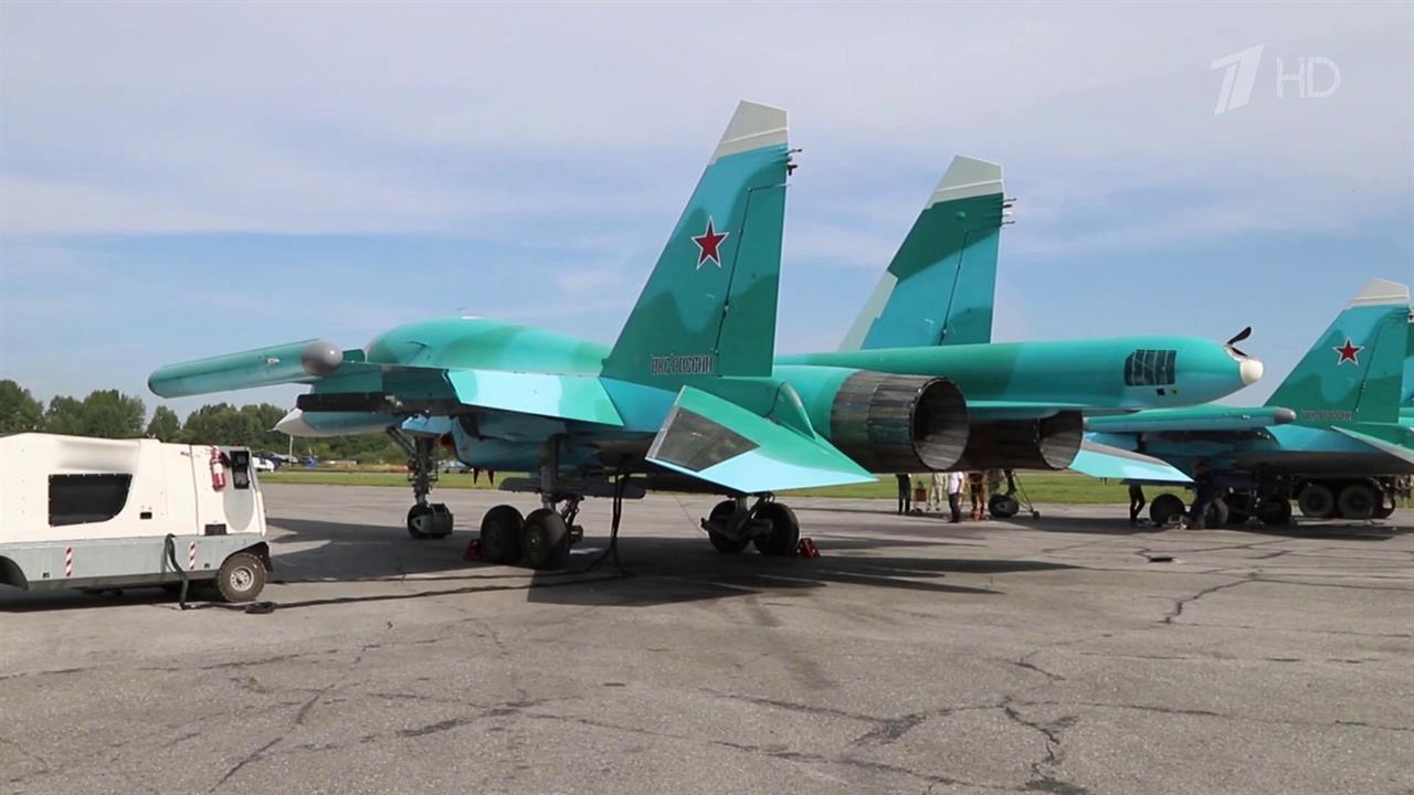 Военным летчикам передана партия новых истребителей-бомбардировщиков Су-34