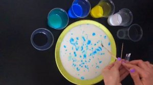 Техника «Эбру». Рисуем на молоке.