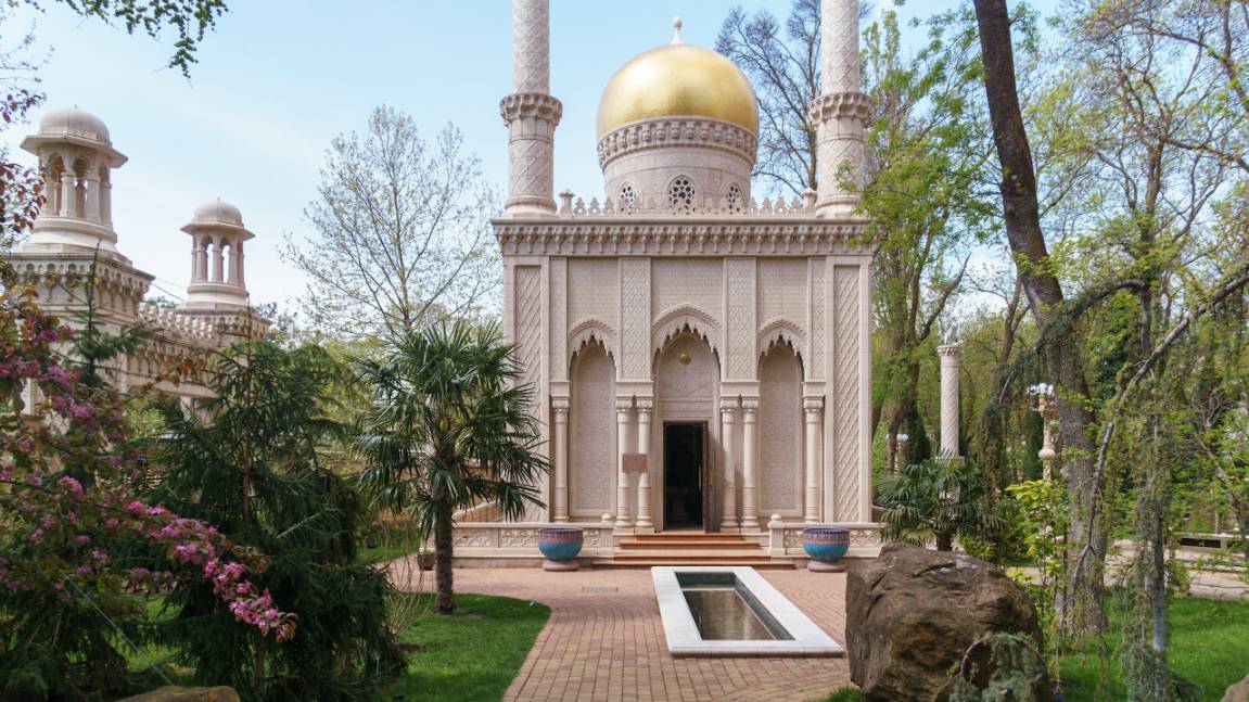 Дом Востока. Старый парк. Кабардинка