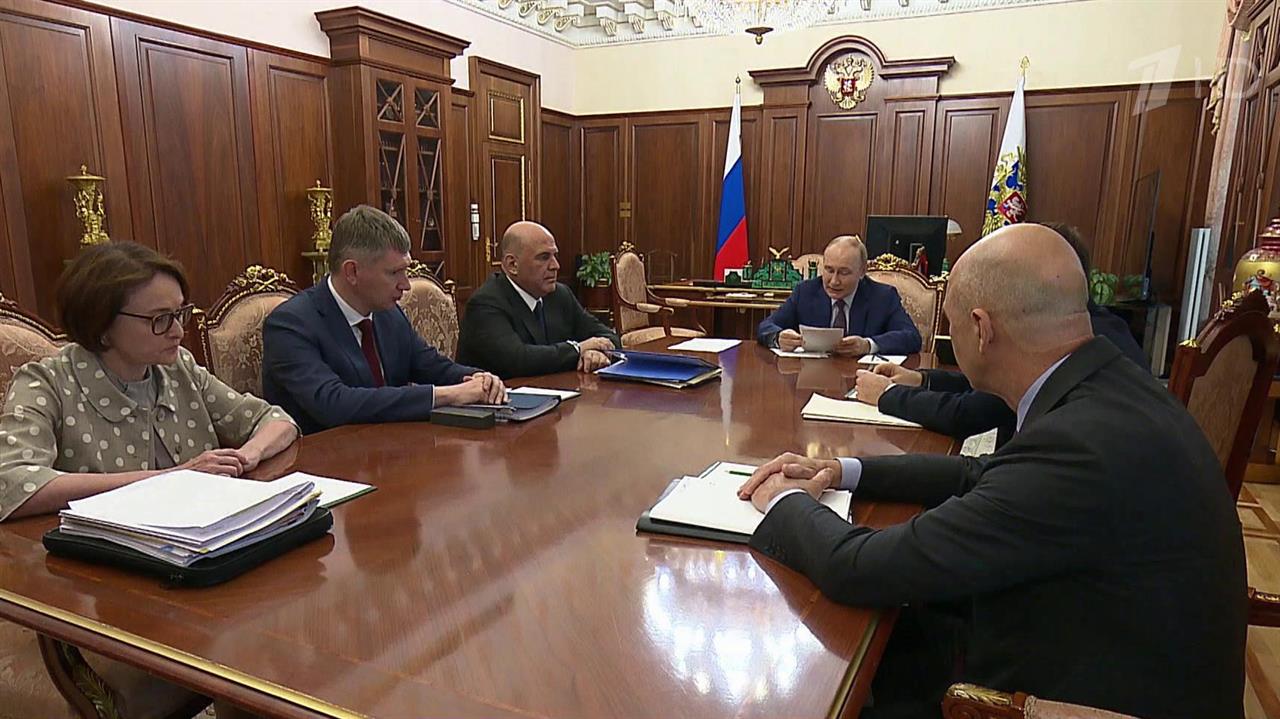 Владимир Путин сегодня в Кремле провел совещание по экономическим вопросам
