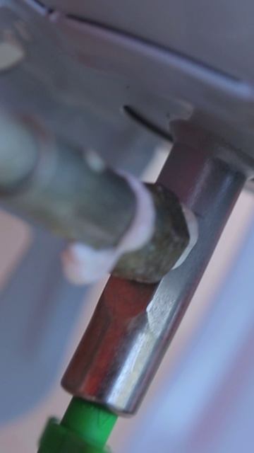 Как НЕ надо подключать шланг к вентилю баллона с MARCON SHUBA #ппу #монтажнаяпена #утеплитель смотреть онлайн