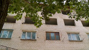 В Невинномысске люди живут в общежитии во время демонтажа здания