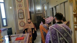 Богослужение в навечерие праздника Происхождения Честных Древ Креста Господня