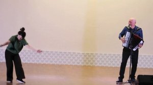 Не удержалась и выскочила на сцену на концерте! "Мосточек"