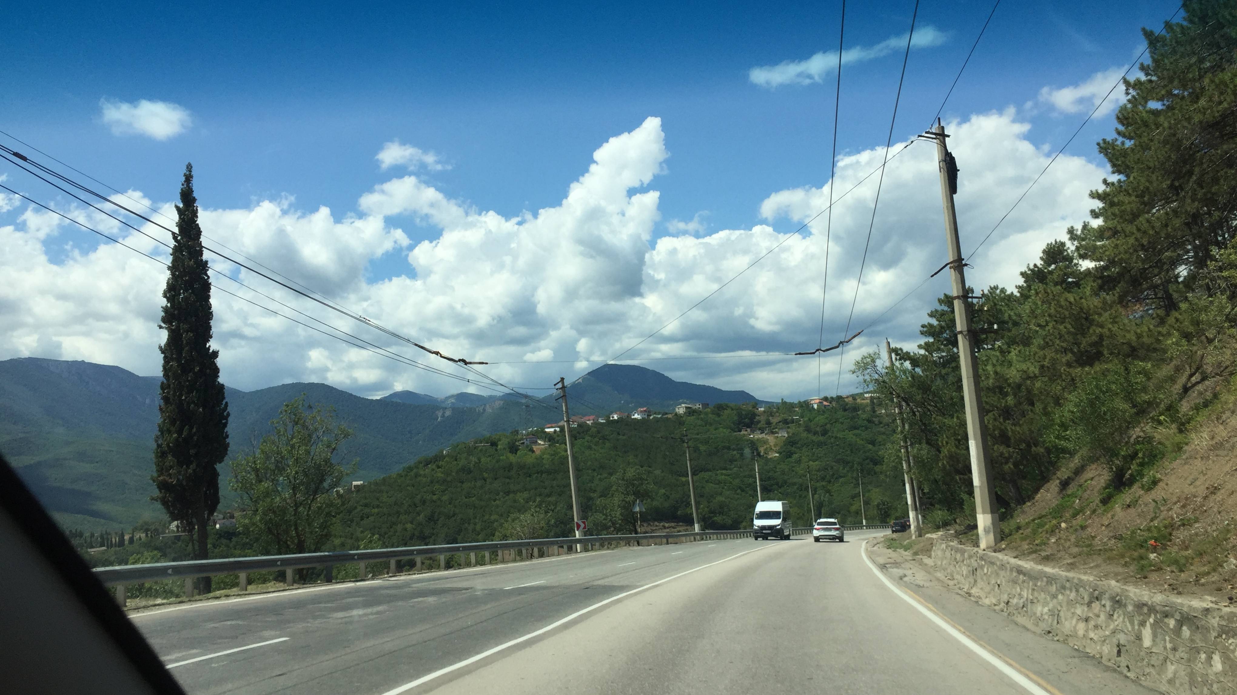 На машине из Нальчика в поселок Утес Крым. Дорога от Алушты до Ялты. Побережье черного моря