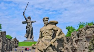 28 "33 Богатыря" .