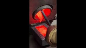 Литье золота в изложницу