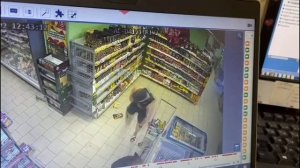 ВОРЫ ВОРУЮТ В МАГАЗИНЕ 18 +