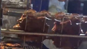 Уличная еда Камбоджа Бананы во фритюре куры грильжареные креветки