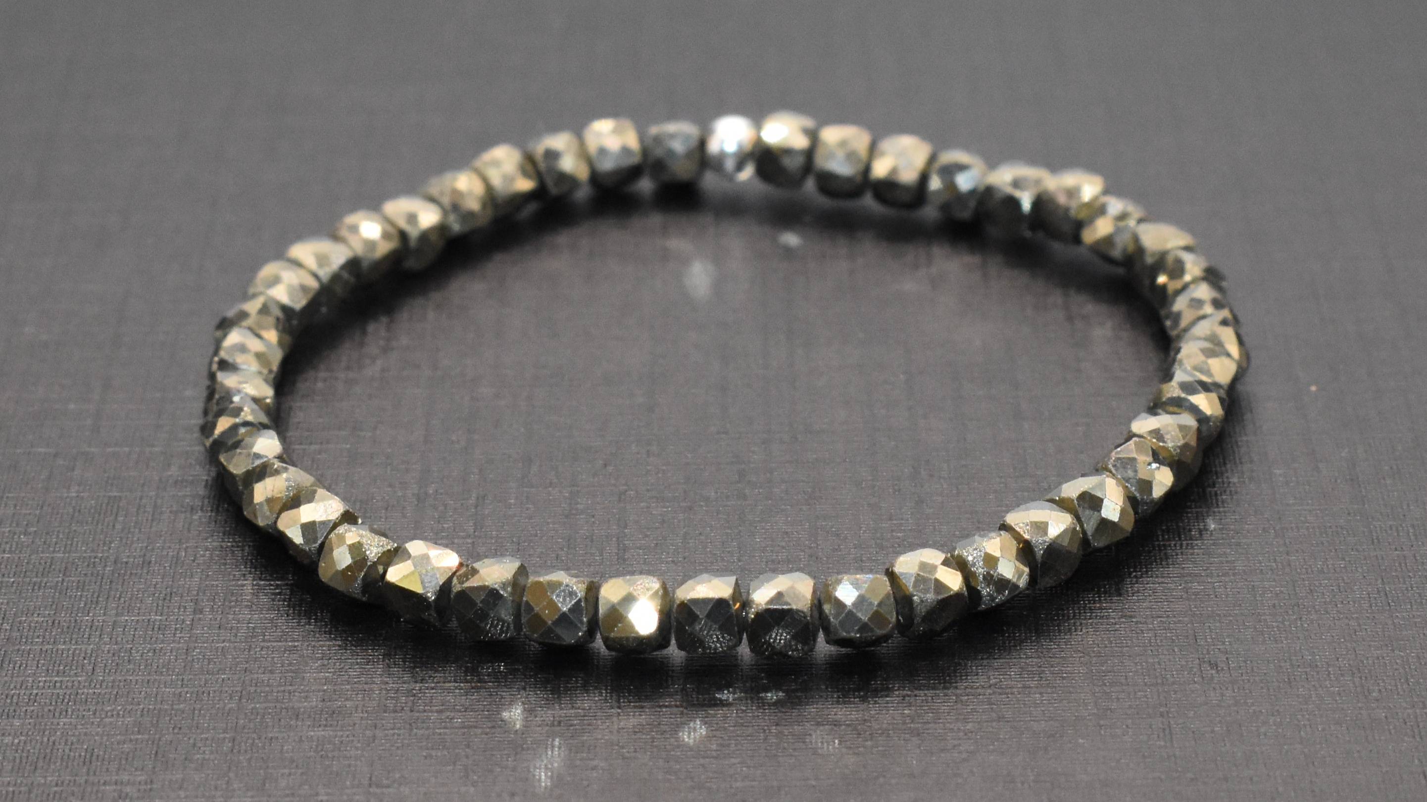 Браслет из бусин: Пирит ~4.5х4.5 мм. Перу