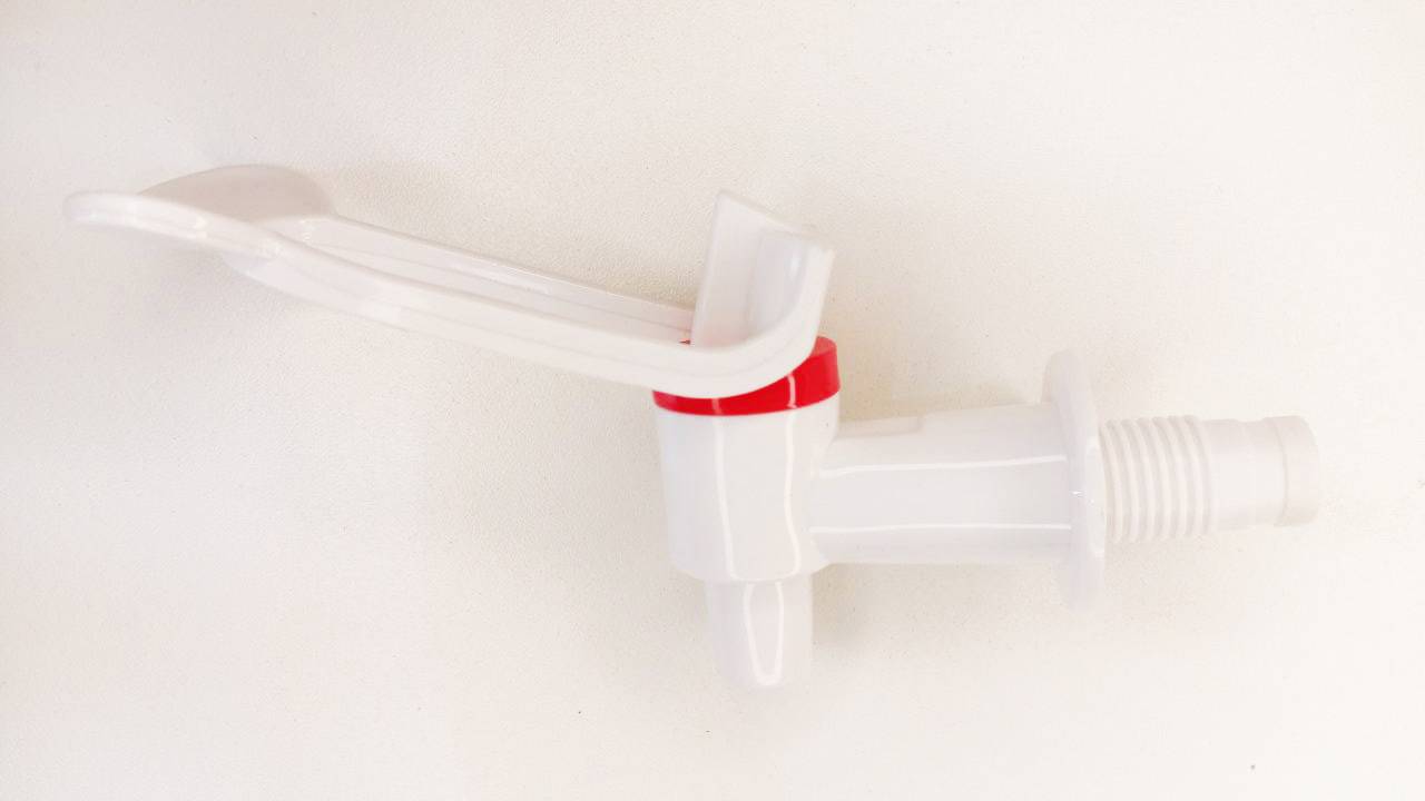 Кран для кулера белого цвета на горячую воду с наружней резьбой