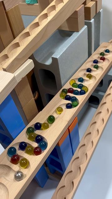 Цветной гипноз: Шарики по деревянной воронке и спирали | ASMR Мраморная дорожка смотреть онлайн