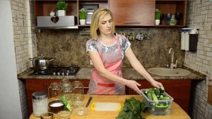 Как замариновать огурцы без уксуса, чтобы они были хрустящими и вкусными.