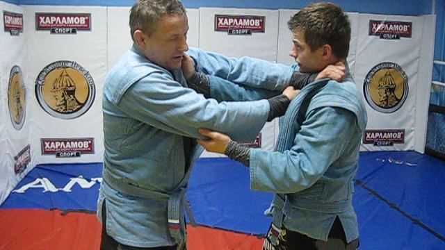 2017 год. Взять захват для удушения в стойке и дорабатываем после перевода в партер.