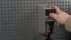 Запуск электродвигателя с датчиком обратной связи по давлению