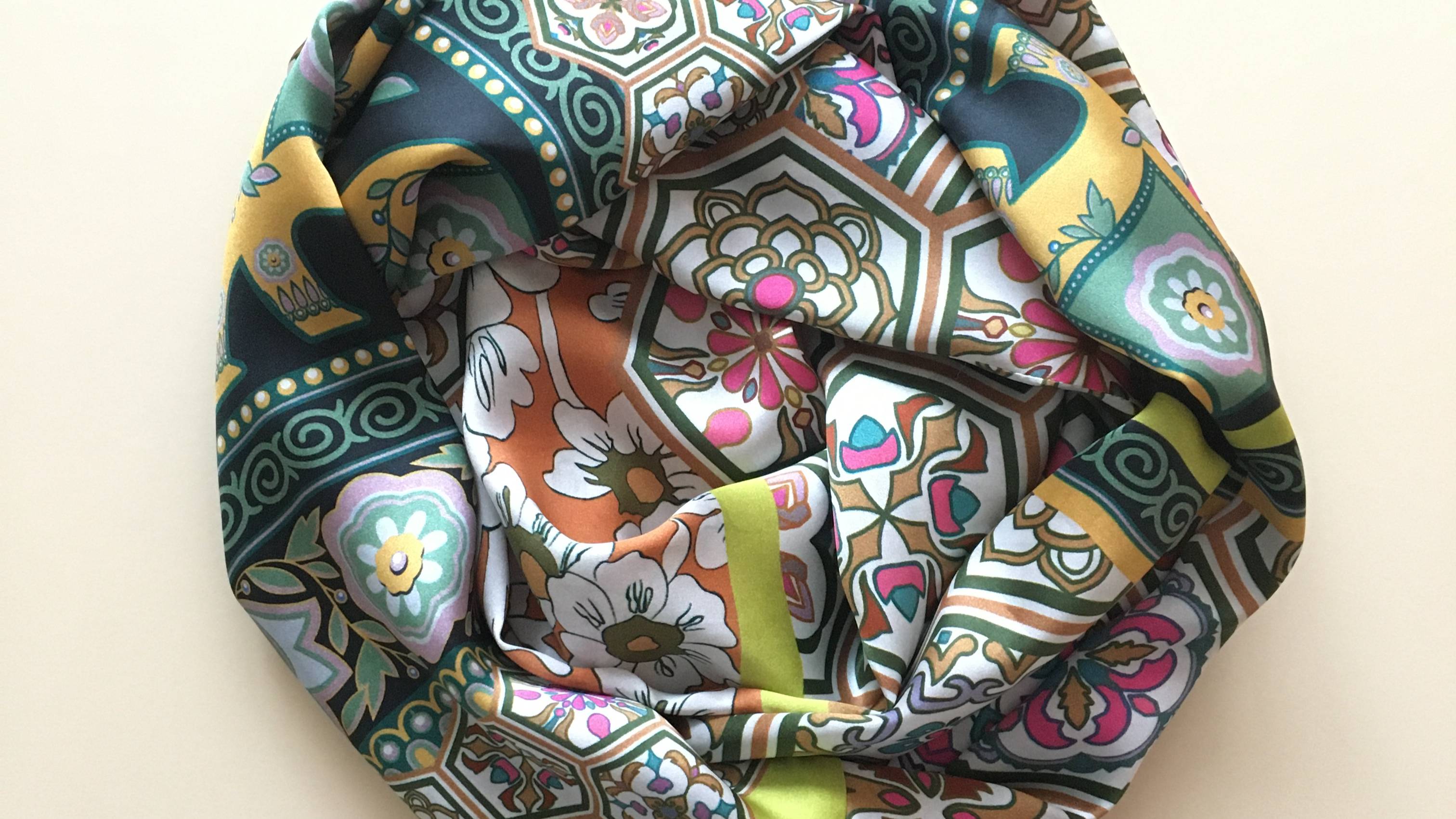 Снуд шелковый со слониками в индийском стиле