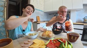 Мукбанг Вован СЧАСТЛИВ, в доме появилась ЕДА! Болтаем и МЕЧТАЕМ на нашей кухонке) Семейный обед