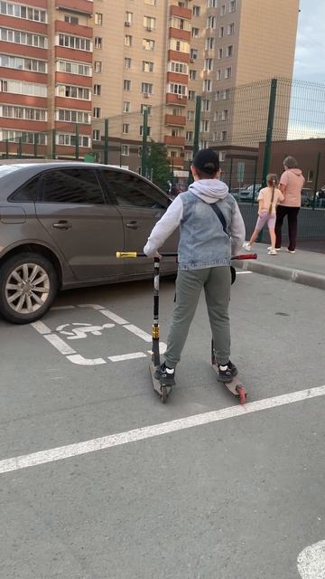 Тутубыч на моём самокате