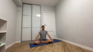 Сурья, гарудасана, скручивание, дыхание, эка пада сетубандхасана, випарит карани мудра