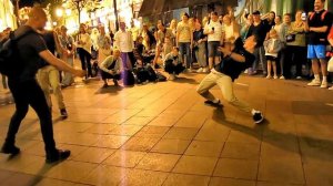 🔥 Уличные танцы - прикольное вечернее шоу на Никольской в Москве)) уличные танцоры в ударе))