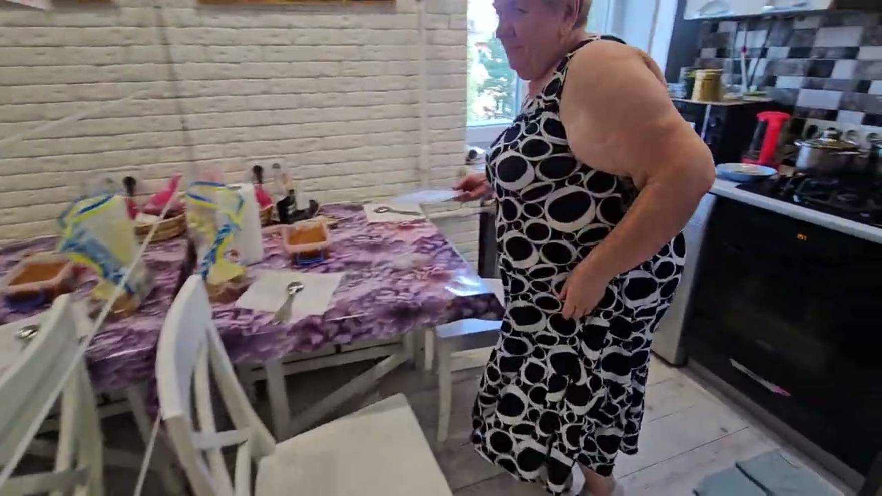 ПРИШЕЛ К МАМЕ ЗА ПУСИКОМ