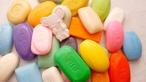 АСМР ШУРШАНИЕ. РАСКЛАДЫВАЮ ЯРКОЕ МЫЛО. ШУРШУ УПАКОВКОЙ!