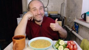 обед с Рыжулей. я патриот и переживаю за Россию. мукбанг. обжор. еда на камеру. диета. шизофрения.