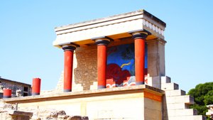 Кносский дворец на Крите — лабиринт царя Миноса, построенный в период около 1900 года до н.э.