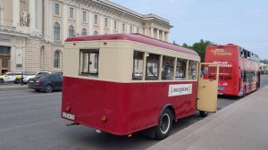 Прокатилась  на ретро-автобусе по Санкт-Петербургу.