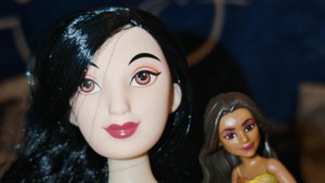 Как-то не понятненько, надо пощупать и посмотреть. Мулан в пакете с АлиЭкспресс и ещё одна русалочка