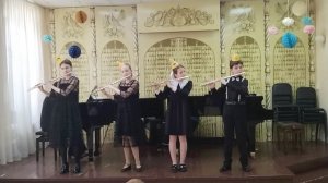 «Весёлый балаганчик» Ирина Шельцева в исполнении ансамбля флейтистов «Флейтмотив».