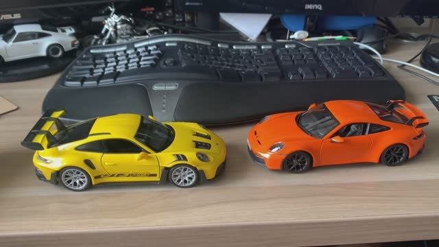 Обзор двух моделей Porsche 911 GT3 от Welly и Bburago