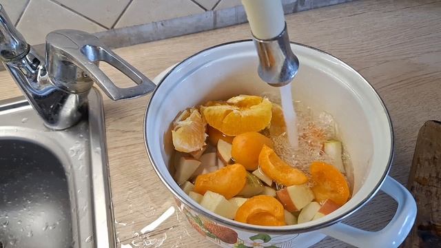 Собираем чемоданы на море// Куда поступил Женя// Готовлю несколько блюд смотреть онлайн