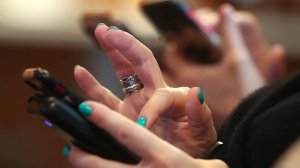 Компании РФ стали ограничивать общение сотрудников в мессенджерах