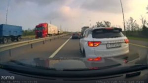 Водители  соорентировлись,В итоге водитель китайца отдал 30 000 автору и разъехались  по своим делам